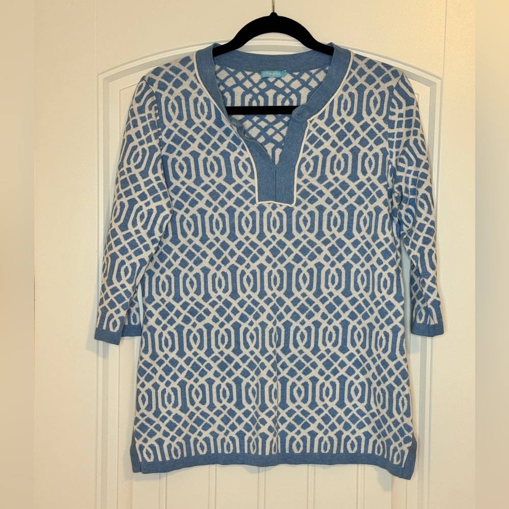 J. McLaughlin Catalina Cloth Patterned Blue and White V-Neck Sweater